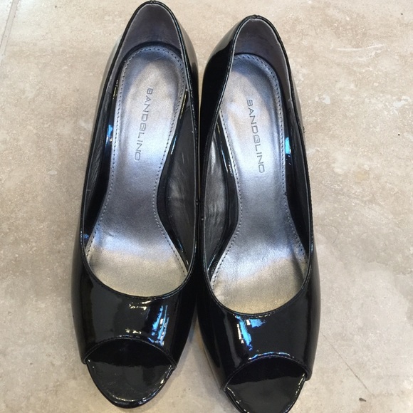 Bandolino peep toe