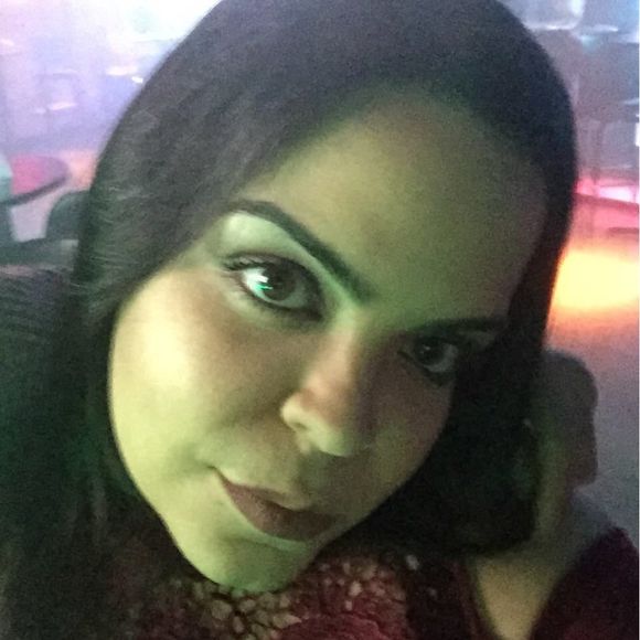 Meet your Posher, Desiree