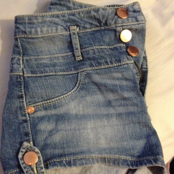 High waisted shorts! - Picture 2 of 3