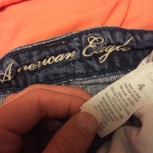 Higher Waisted Jean American Eagle Shorts - Picture 3 of 3
