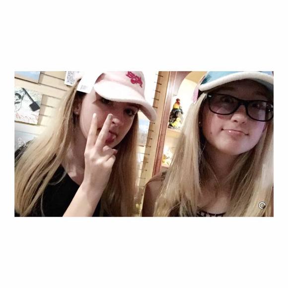 Meet your Posher, Carli