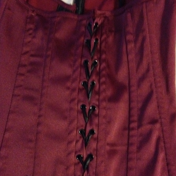 Corset - Picture 2 of 3