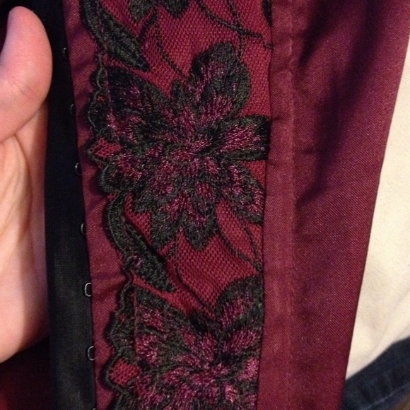 Corset - Picture 3 of 3