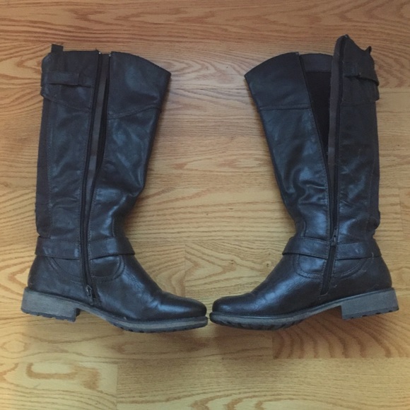 Boots - Picture 3 of 3