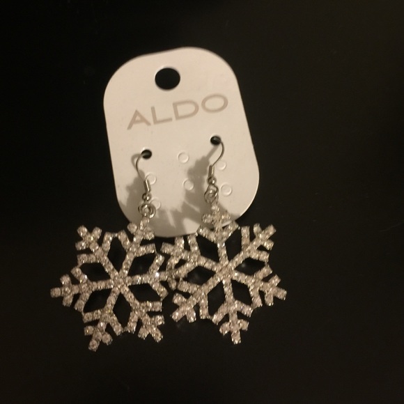 ALDO Jewelry - NWT!! Aldo snowflake rhinestone earnings.