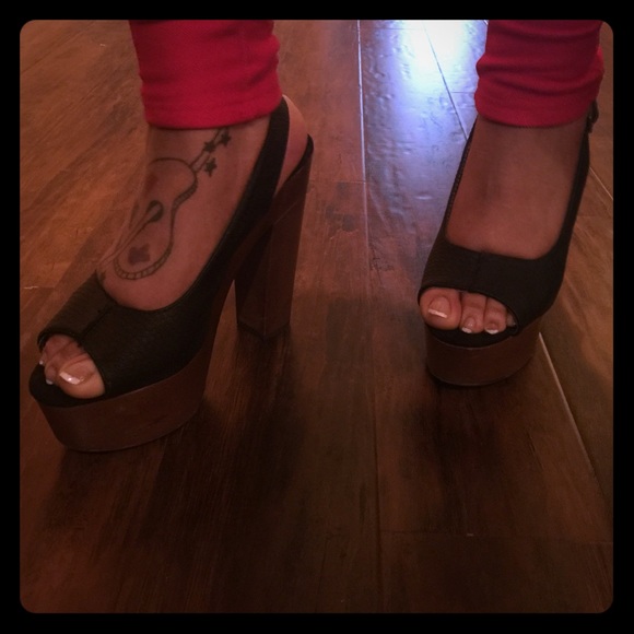 Size 8 snake skin Charlotte Russe platform sandals