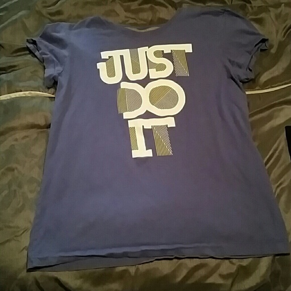 Nike shirt- - Picture 2 of 3