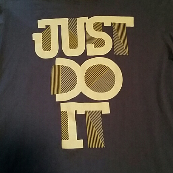 Nike shirt- - Picture 3 of 3