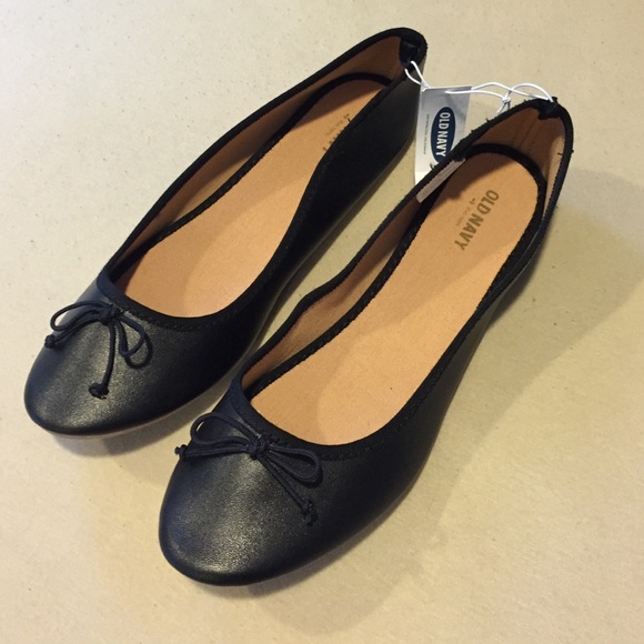 Women's black everyday flats