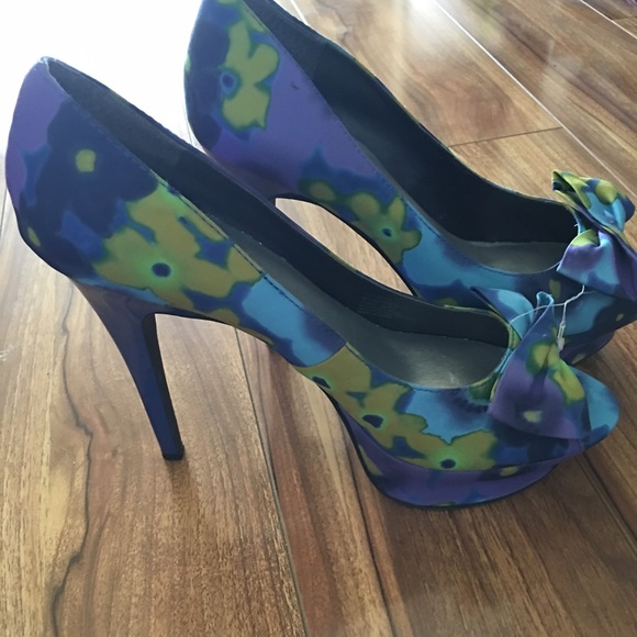 Jessica Simpson Heels - Picture 2 of 4