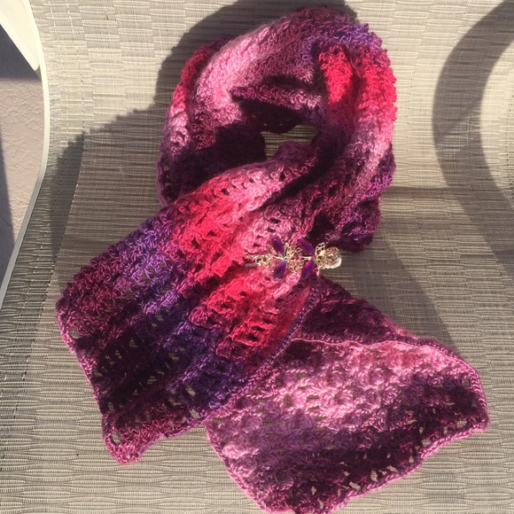 HANDMADE crocheted scarf w/pink butterfly clip. - Picture 3 of 3