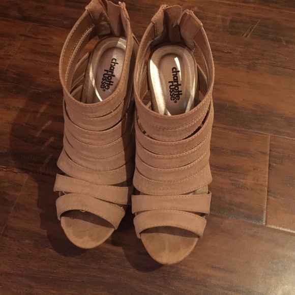 Size8 or 8.5 Tan Charlotte Russe wedge sandals - Picture 2 of 4