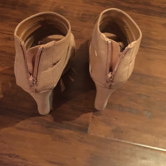 Size8 or 8.5 Tan Charlotte Russe wedge sandals - Picture 3 of 4