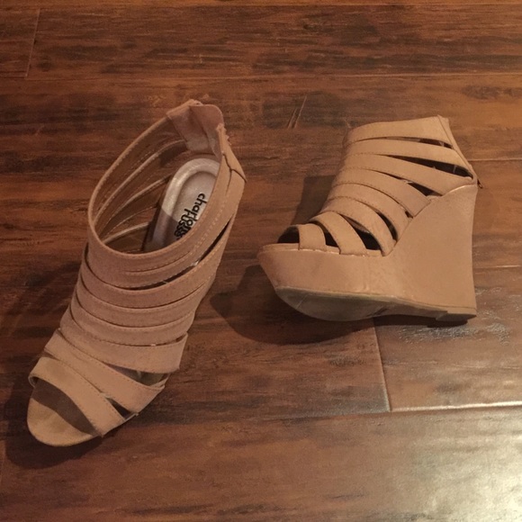 Size8 or 8.5 Tan Charlotte Russe wedge sandals - Picture 4 of 4