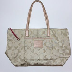 💖NWOT💖Coach Signature Handbag