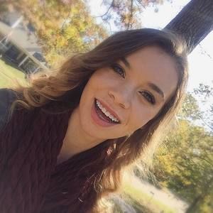 Meet your Posher, Chloe