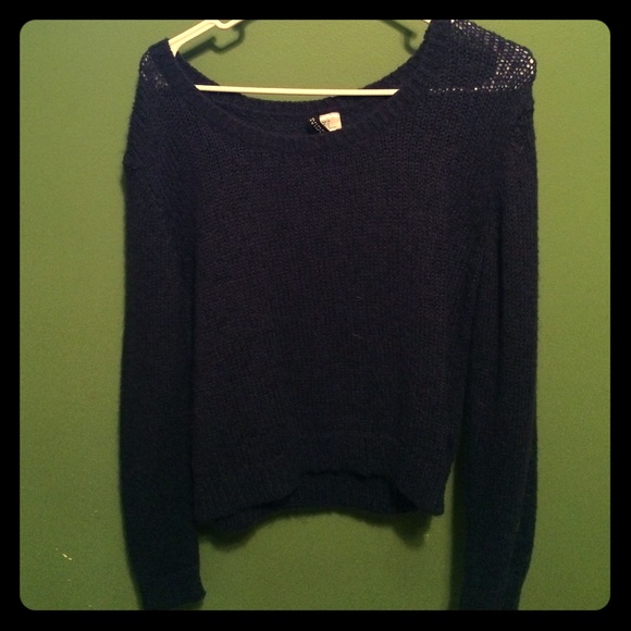 Loose blue sweater