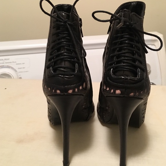 Steve Madden booties! - Picture 2 of 3