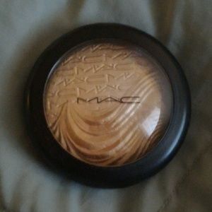 MAC Whisper of Guilt Skinfinish NIB