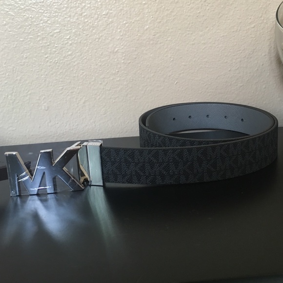 BNWT- Authentic Reversible Michael Kors belt! - Picture 2 of 4
