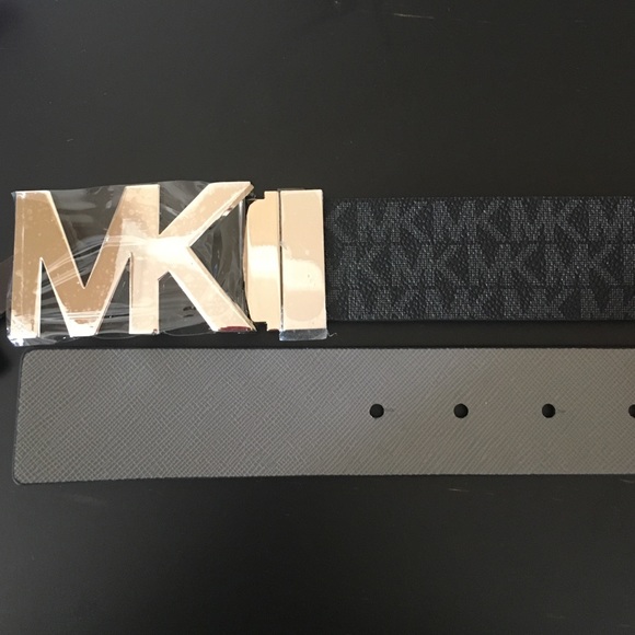 BNWT- Authentic Reversible Michael Kors belt! - Picture 4 of 4