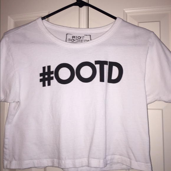 #OOTD Crop Top - Picture 1 of 3