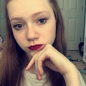 Meet your Posher, Carly