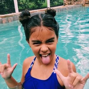 Meet your Posher, Daniella