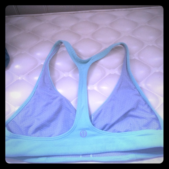 Cute & comfy Lululemon razorback bra!