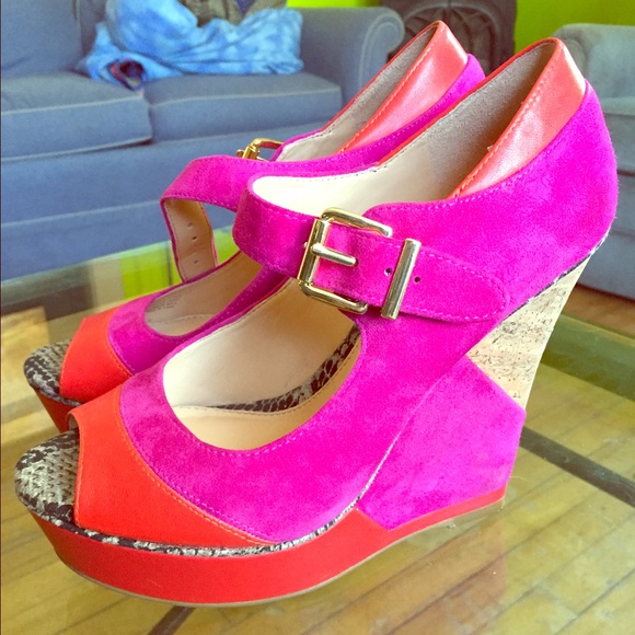 Gianni Bini suede wedge