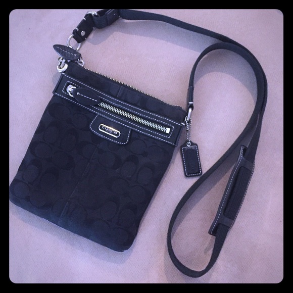 ✨Black COACH purse✨