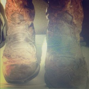 Dahlia Ariat cowboy boots ankle height