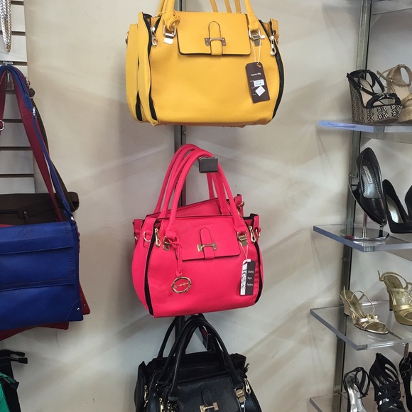 Handbags - Picture 3 of 4