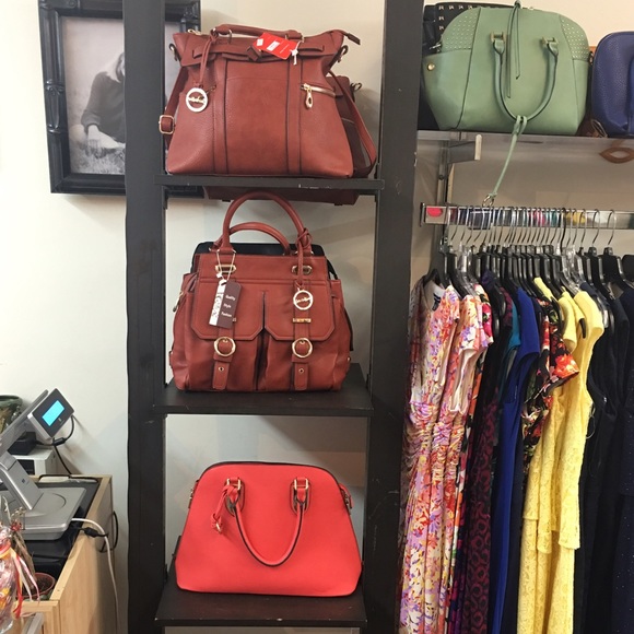 Handbags - Picture 4 of 4