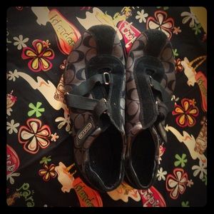 Black coach logo tennis shoes