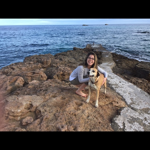 🌻 Meet your posher. 🌻 - Picture 2 of 2