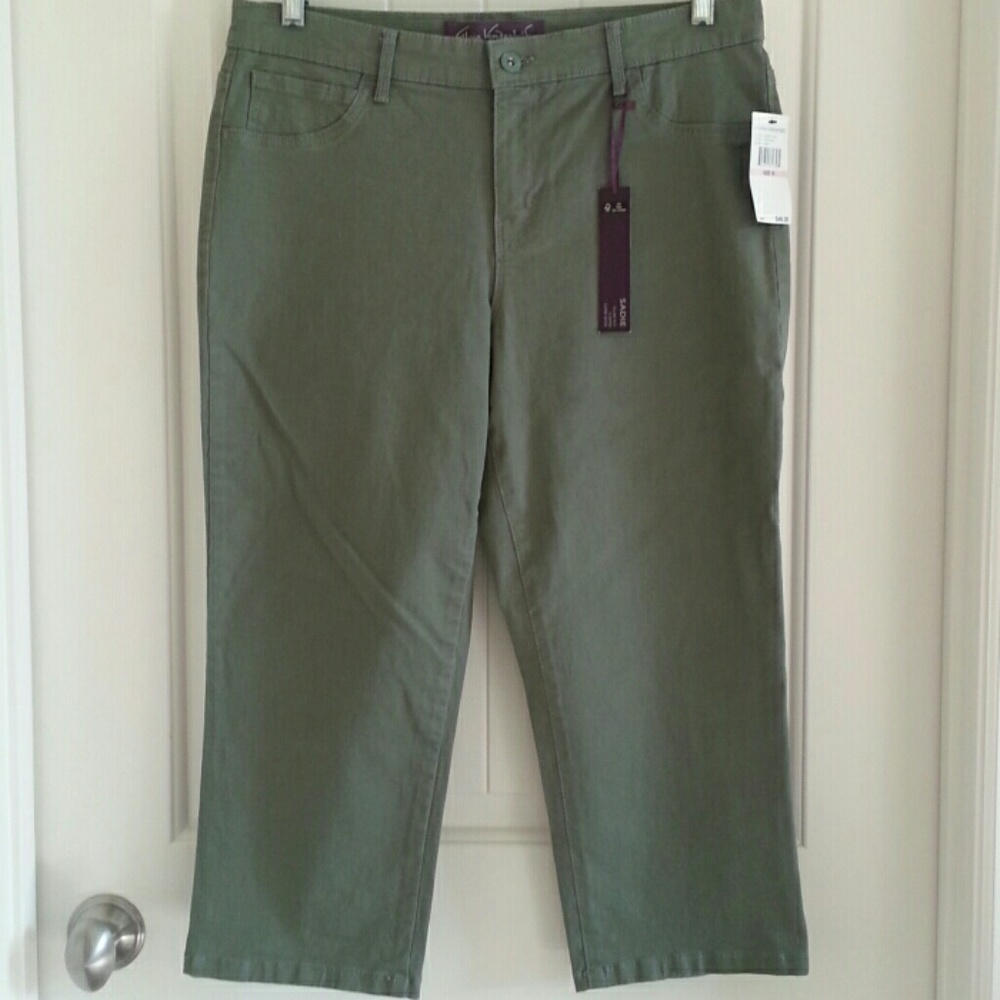 Gloria Vanderbilt "Sadie" Slim Fit Low-Rise Capris