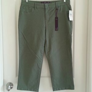 Gloria Vanderbilt "Sadie" Slim Fit Low-Rise Capris