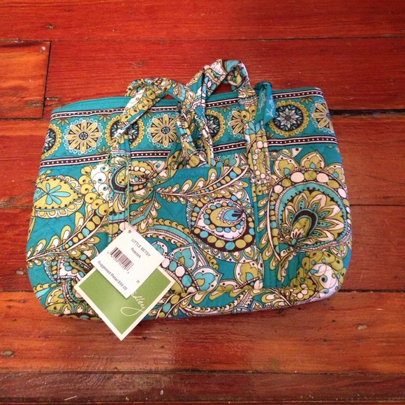 Vera Bradley Handbags - RETIRED Vera Bradley Little Betsy in Peacock