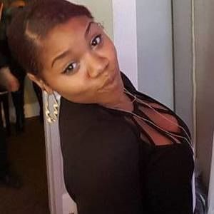 Meet your Posher, Dominique