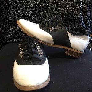 Forever 21: High-Voltage Saddle Shoes