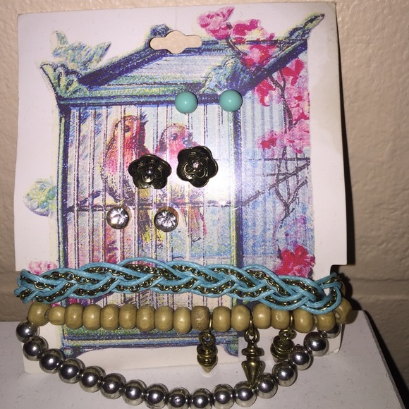 3 Earrings and 3 Bracelets - Picture 1 of 1