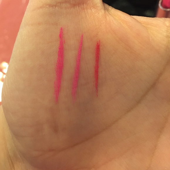 Lipstick - Picture 2 of 4