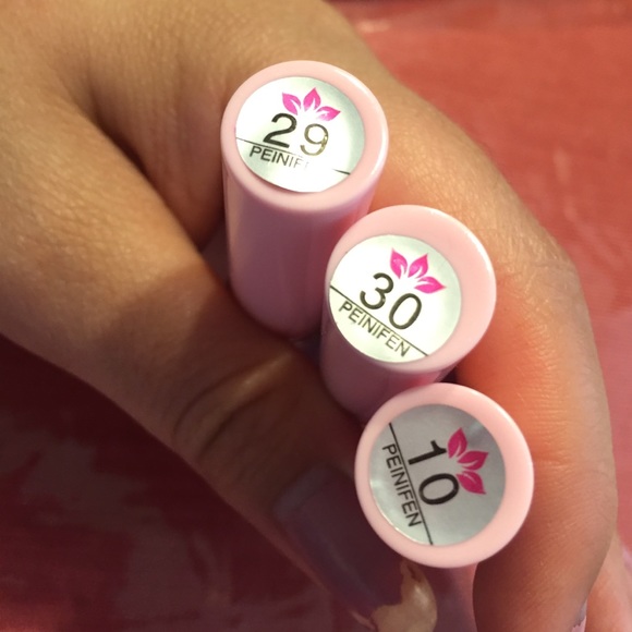 Lipstick - Picture 4 of 4