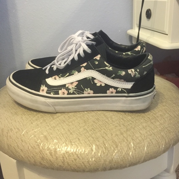 Old skool floral vans