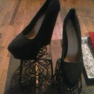 Black wedge shoes