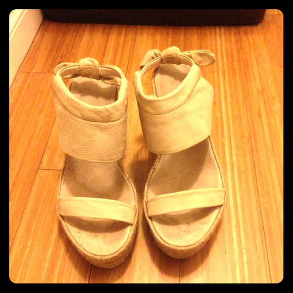 Delman Wedges