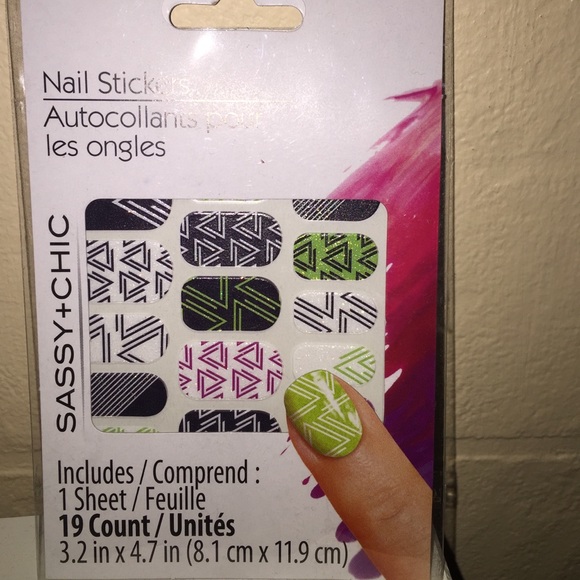 Sassy & Chic - 19 Beautiful Nail Stickers