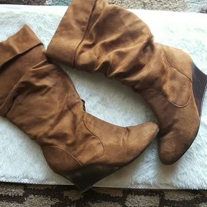 HEELED BOOTS