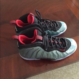 Nike gone fishing little posite. Size 6Y. W/ box